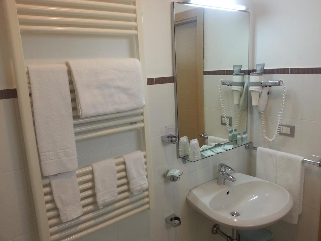Hotel Duca Degli Abruzzi Montesilvano Marina Exteriör bild
